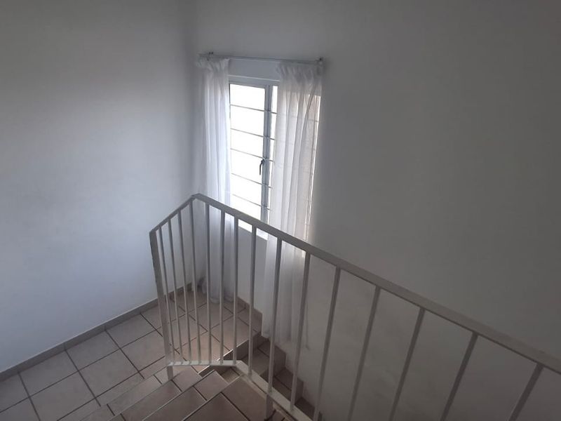 3 Bedroom Duplex with distant sea views - Photo 8