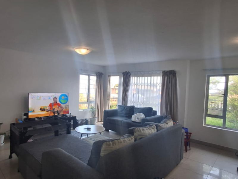 3 Bedroom Duplex with distant sea views - Photo 4