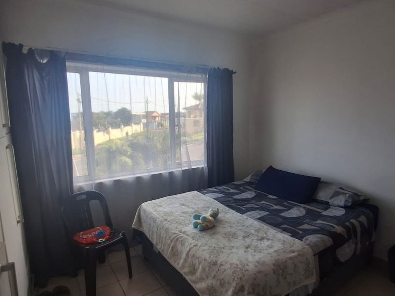 3 Bedroom Duplex with distant sea views - Photo 5