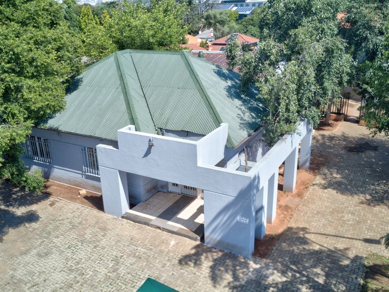 Located on the  main road in Auckland Park. - Photo 3