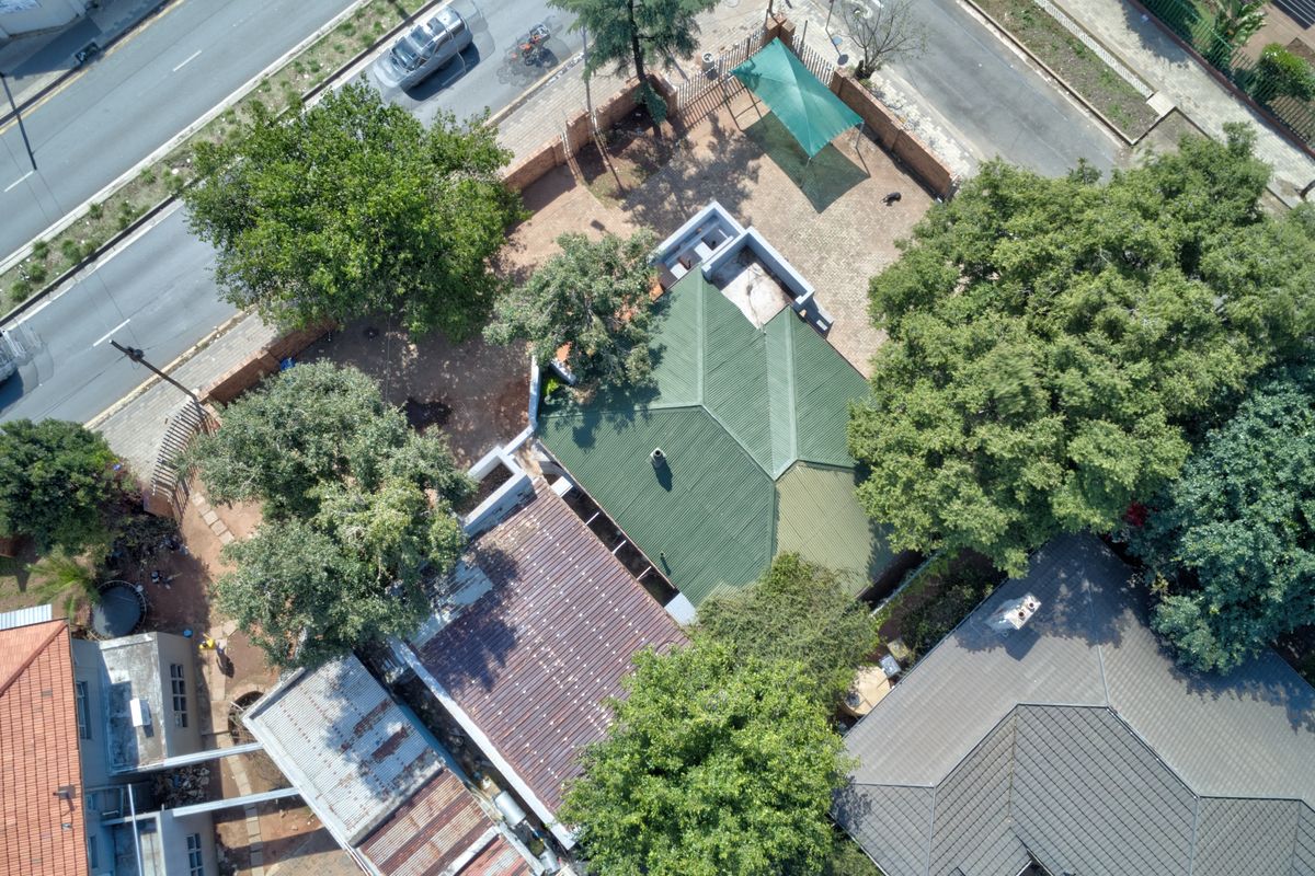 Located on the  main road in Auckland Park. - Photo 5