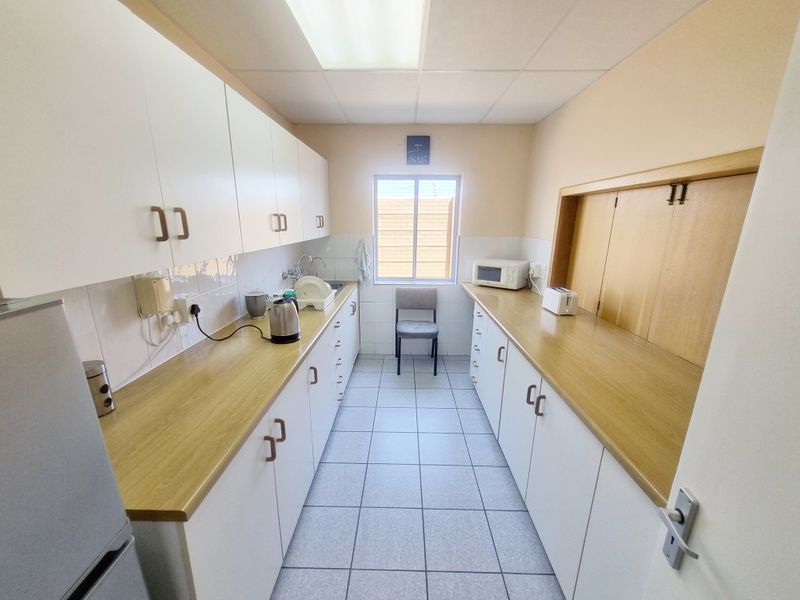 Prime Double Office Space Available – Marconi Beam Industrial, Milnerton - Photo 8