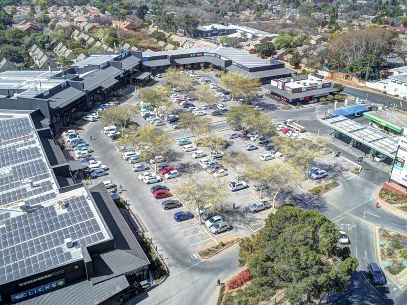 Shop with 23 m2 patio between other restaurants - Photo 4