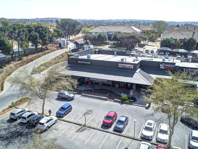 Shop with 23 m2 patio between other restaurants - Photo 3