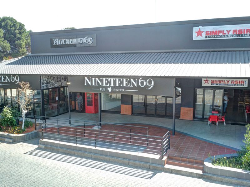 Shop with 23 m2 patio between other restaurants - Photo 2