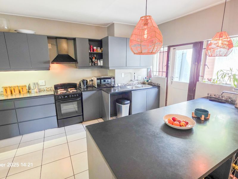 Four bedroom for sale in Bryanston - Photo 5