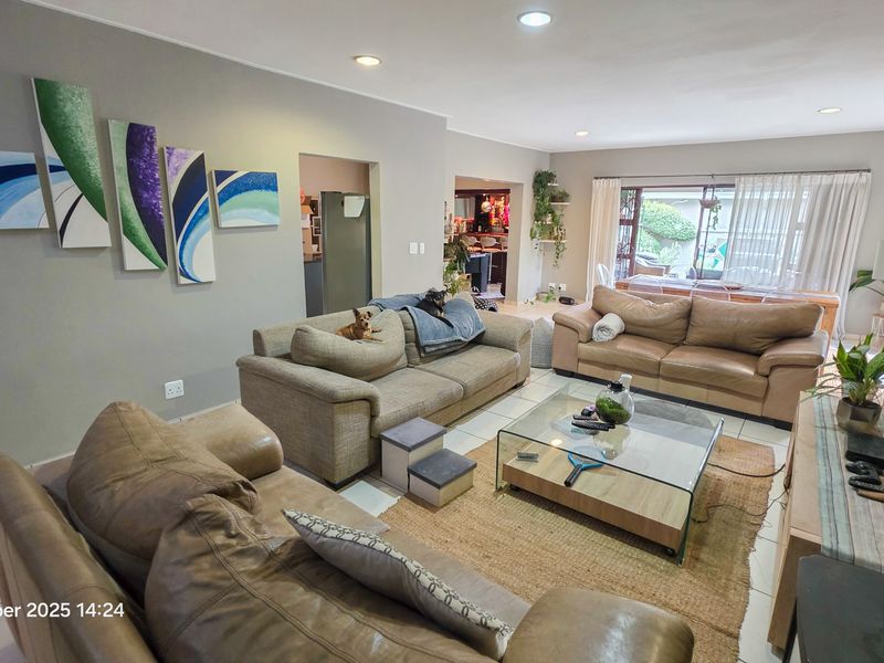 Four bedroom for sale in Bryanston - Photo 2