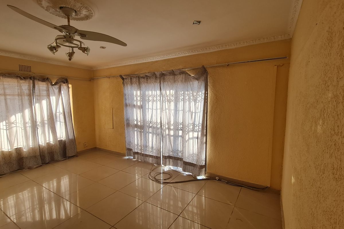 Neat 3 bedroom house to let in Minnebron - Photo 4