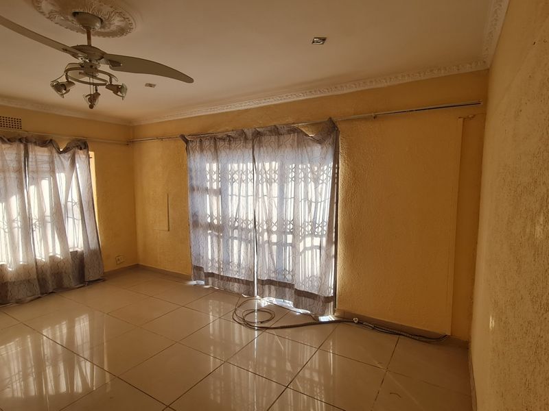 Neat 3 bedroom house to let in Minnebron - Photo 4