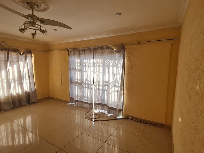 Neat 3 bedroom house to let in Minnebron - Photo 5