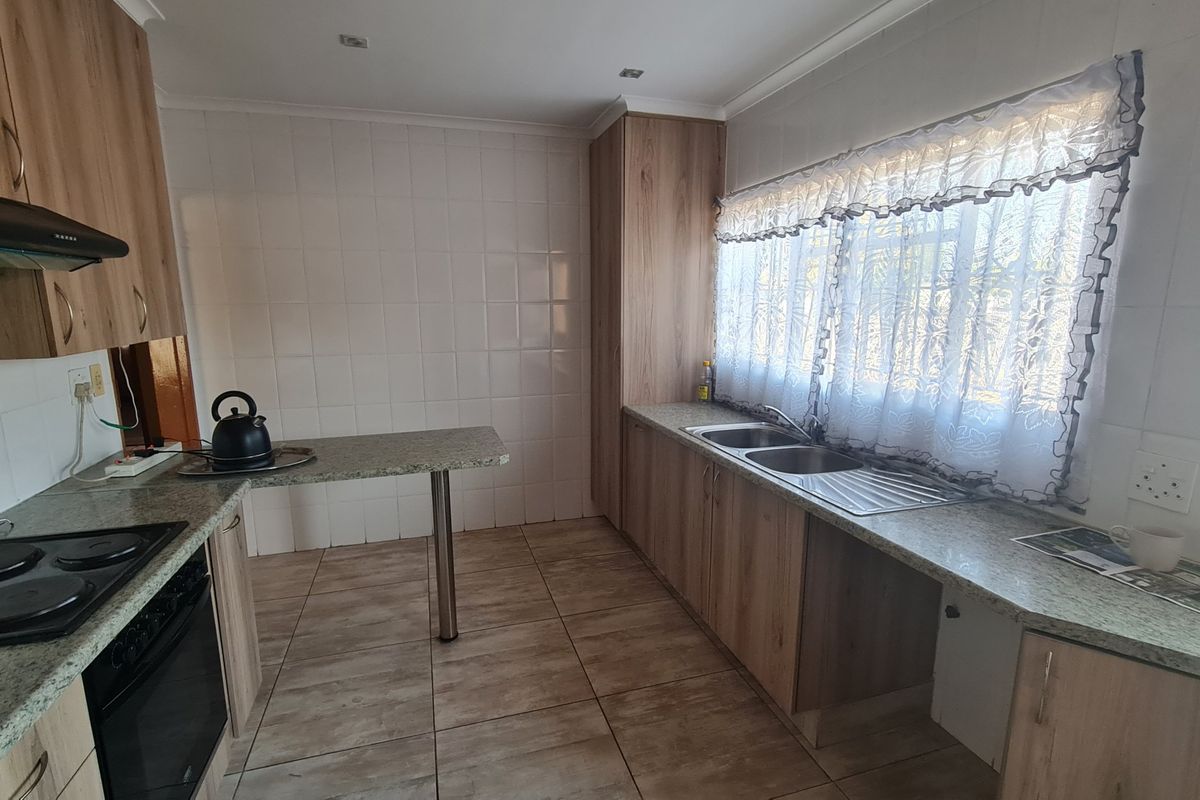 Neat 3 bedroom house to let in Minnebron - Photo 3