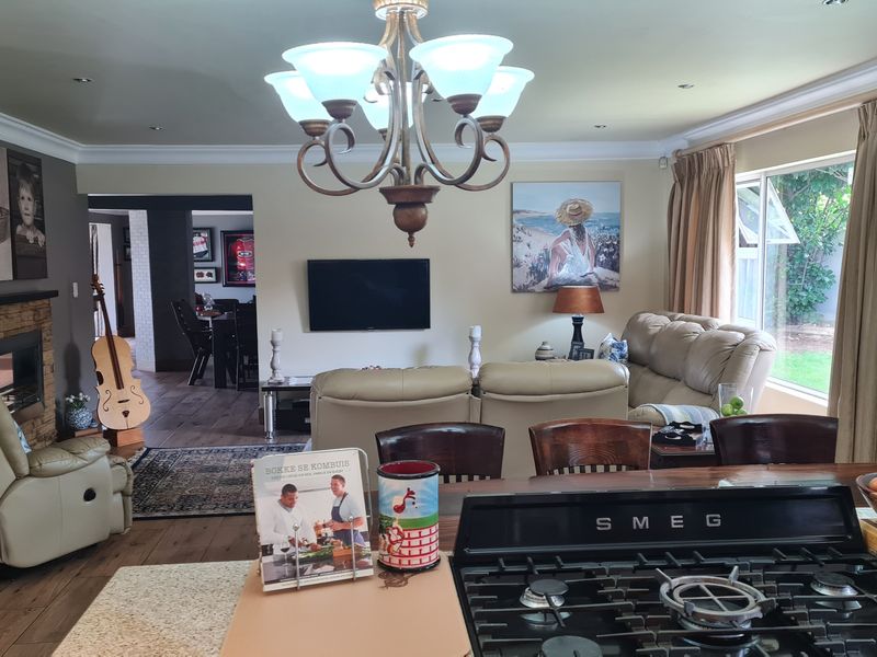 Stunning 3-Bedroom Modern Home with Scenic Views in Sonneveld, Brakpan - Photo 8