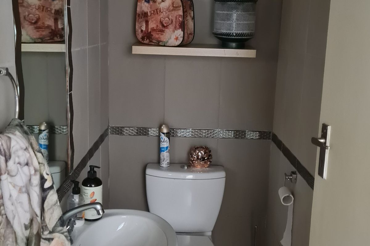 Stunning 3-Bedroom Modern Home with Scenic Views in Sonneveld, Brakpan - Photo 3