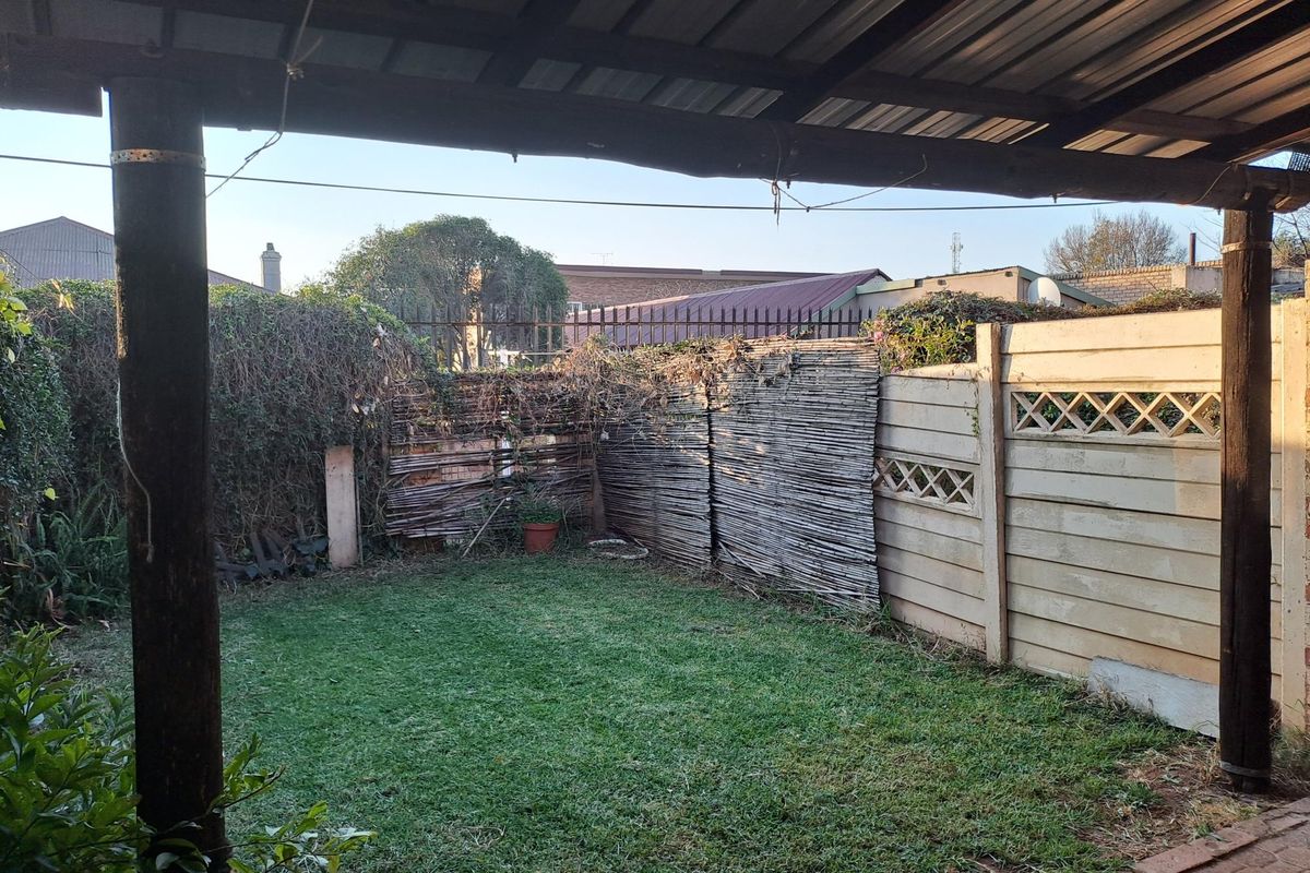 Two bedroom sectional title duplex in a small block for sale! - Photo 2