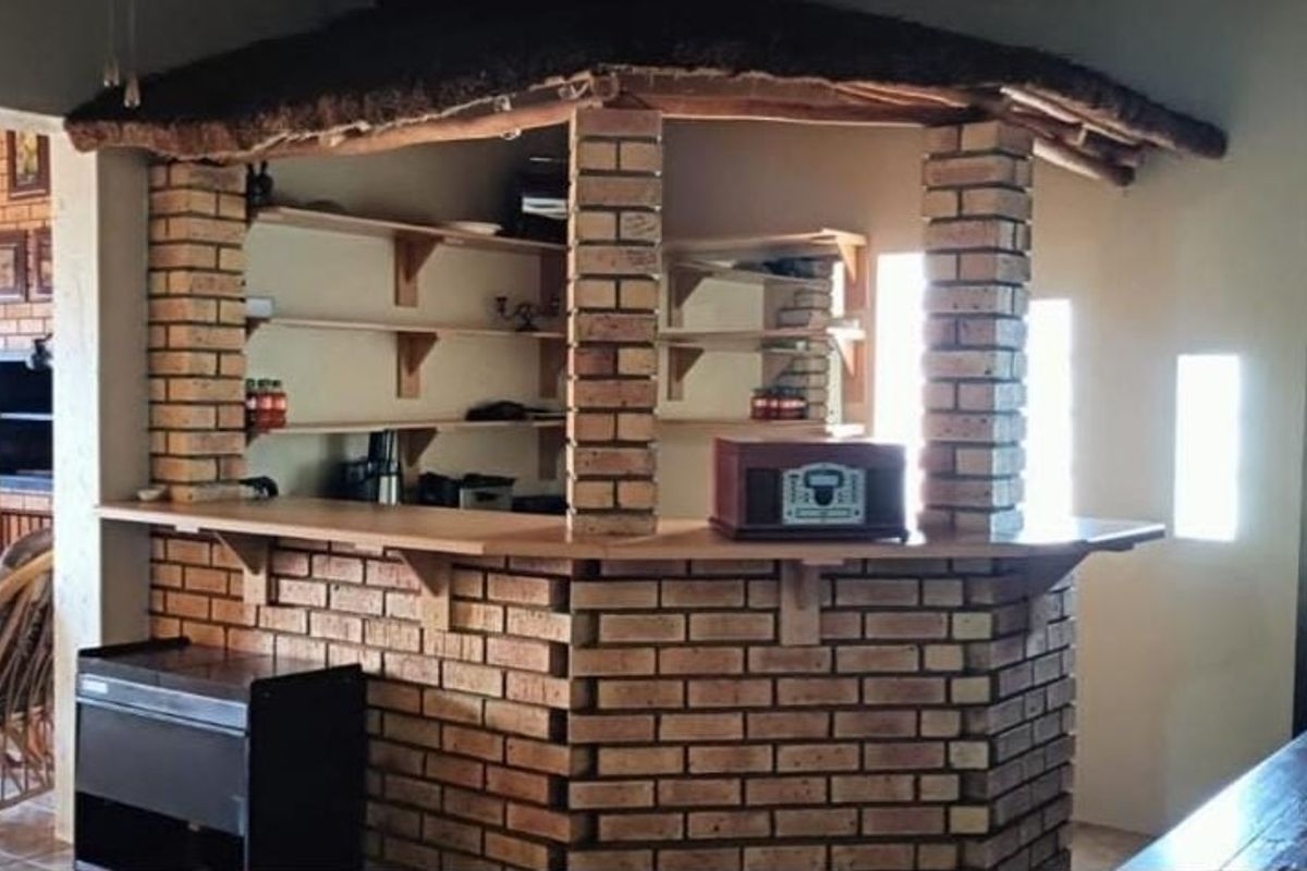 Very neat and spacious house with 1 bedroom flat for sale in Eloff - Photo 4