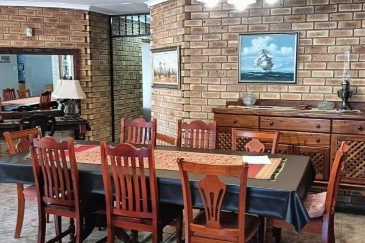 Very neat and spacious house with 1 bedroom flat for sale in Eloff - Photo 5