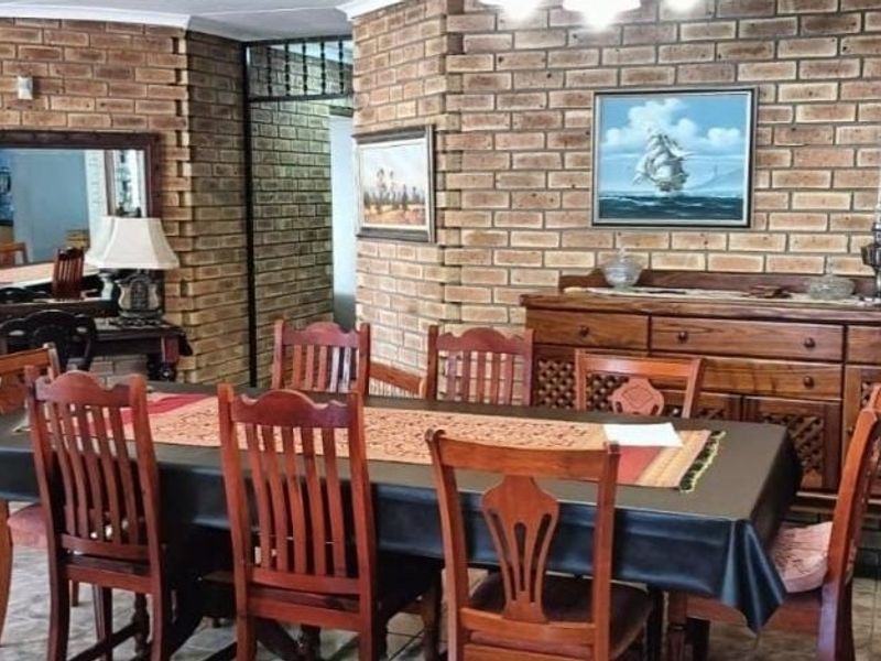 Very neat and spacious house with 1 bedroom flat for sale in Eloff - Photo 5