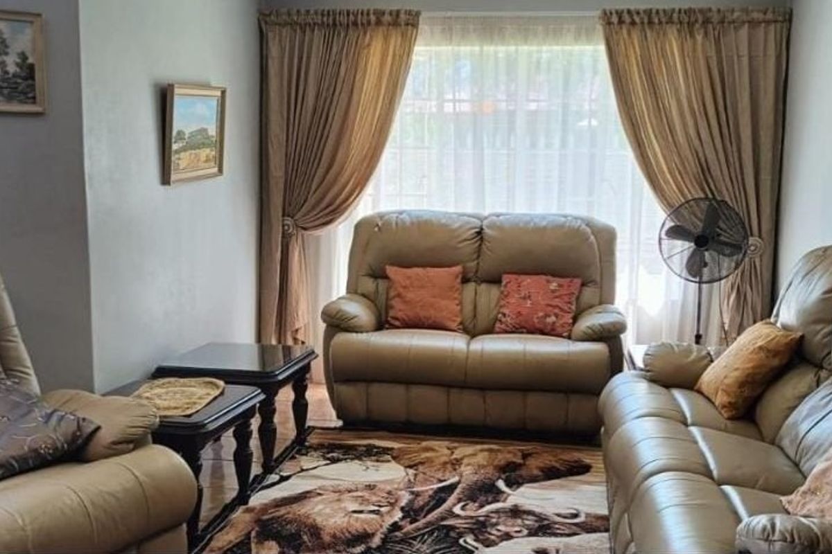 Very neat and spacious house with 1 bedroom flat for sale in Eloff - Photo 2