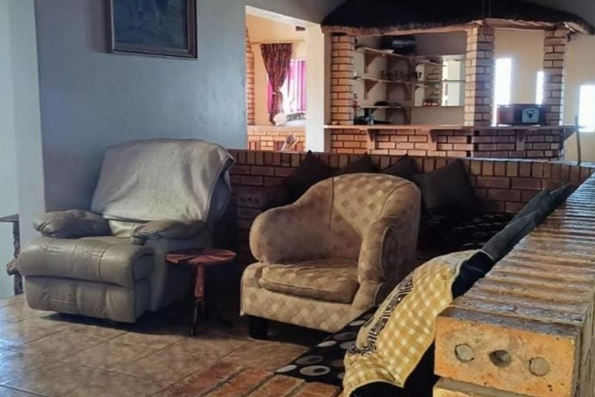 Very neat and spacious house with 1 bedroom flat for sale in Eloff - Photo 3