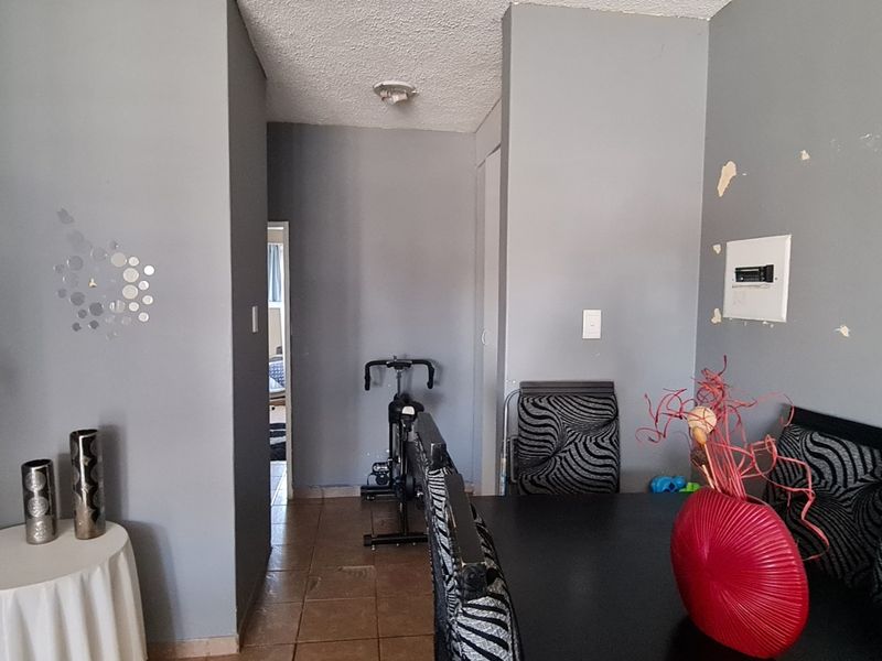 Welcome to your dream home in a secure Estate! This exquisite ground floor unit boats 2 bedroom and - Photo 8