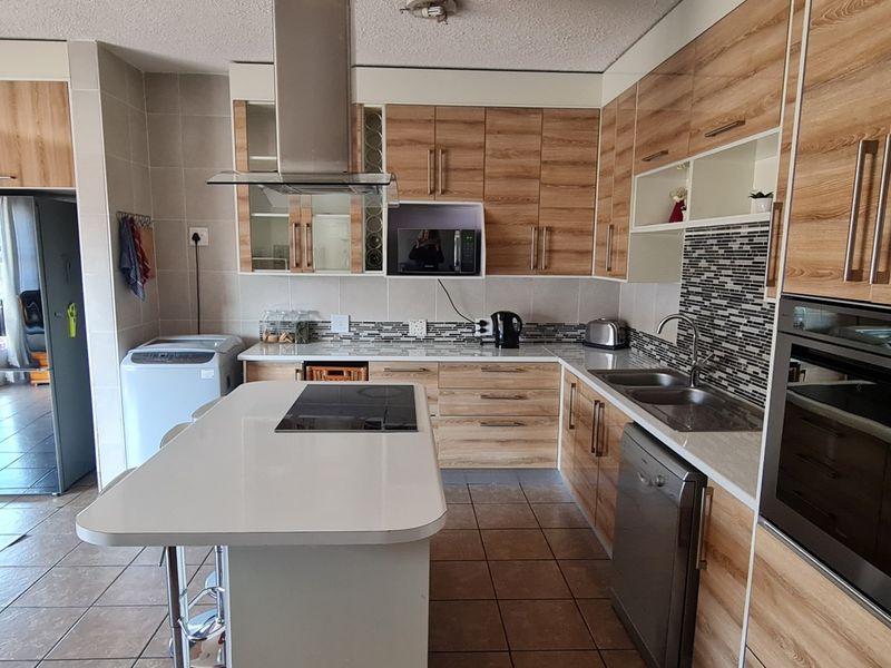 Welcome to your dream home in a secure Estate! This exquisite ground floor unit boats 2 bedroom and - Photo 6