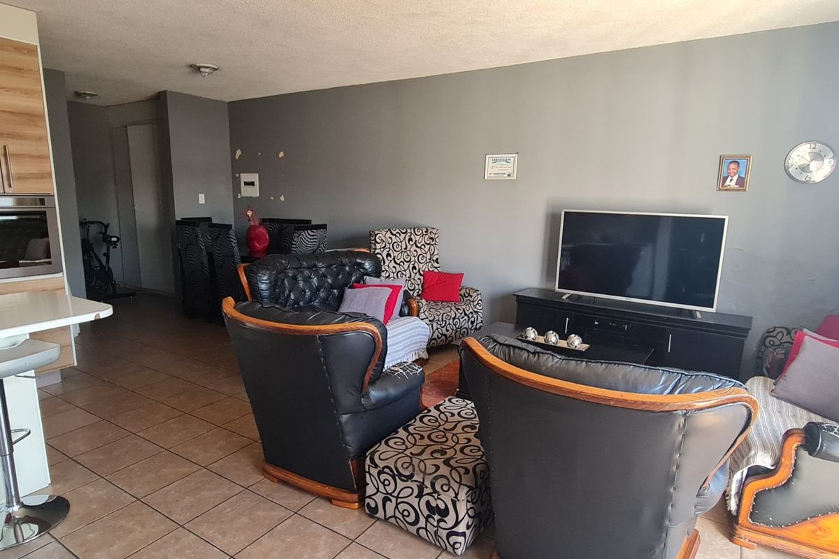 Welcome to your dream home in a secure Estate! This exquisite ground floor unit boats 2 bedroom and - Photo 4