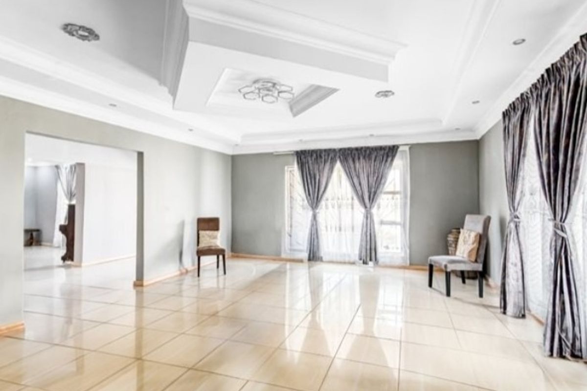 Exquisite double storied house for sale in Geluksdal - Photo 3