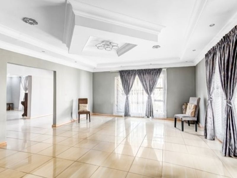 Exquisite double storied house for sale in Geluksdal - Photo 3