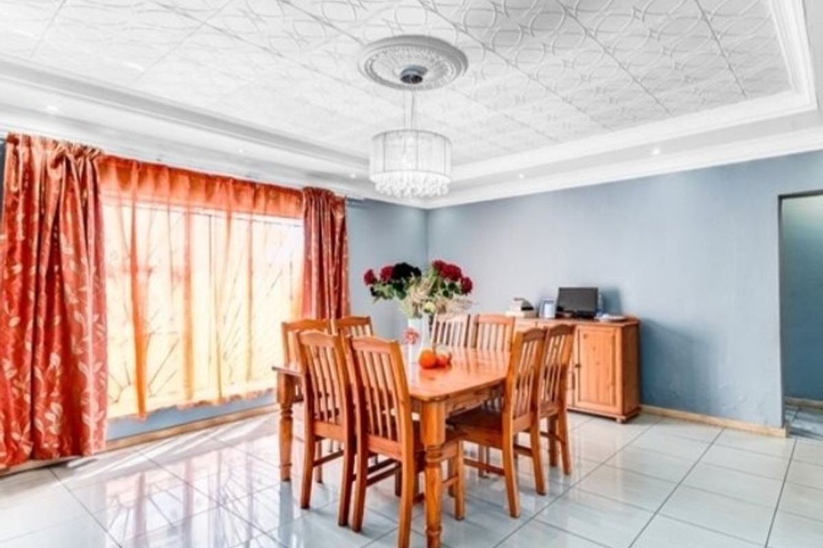 Exquisite double storied house for sale in Geluksdal - Photo 4