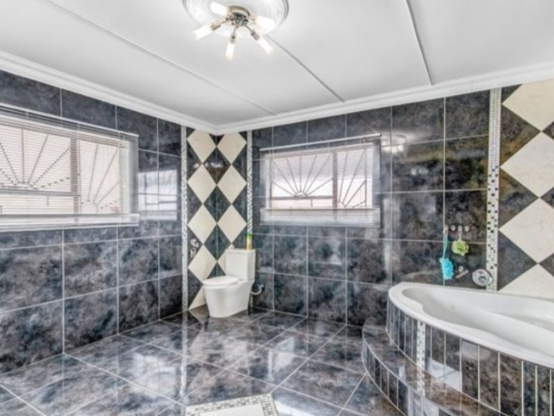 Exquisite double storied house for sale in Geluksdal - Photo 10