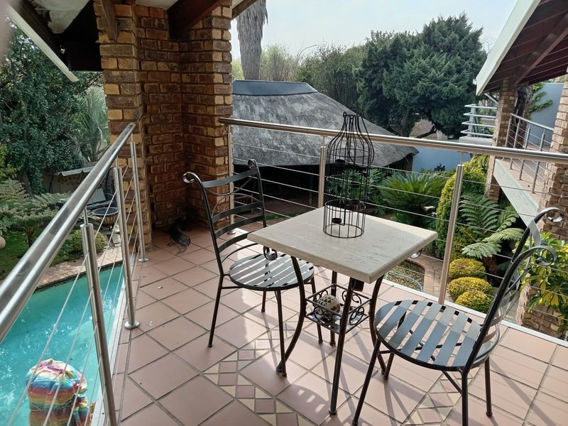 This is a move in and stay house! - Photo 4