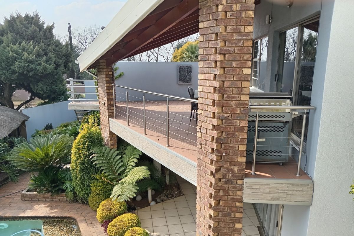 This is a move in and stay house! - Photo 3