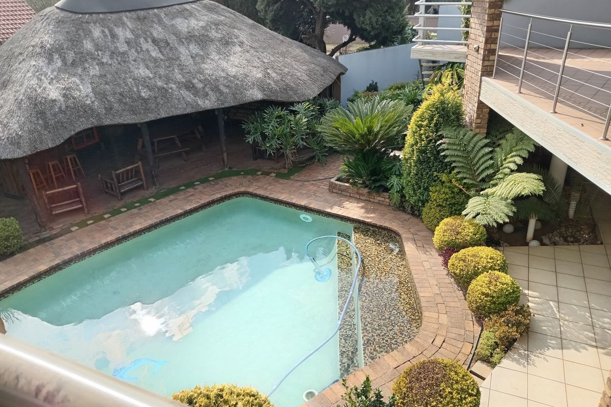 This is a move in and stay house! - Photo 2