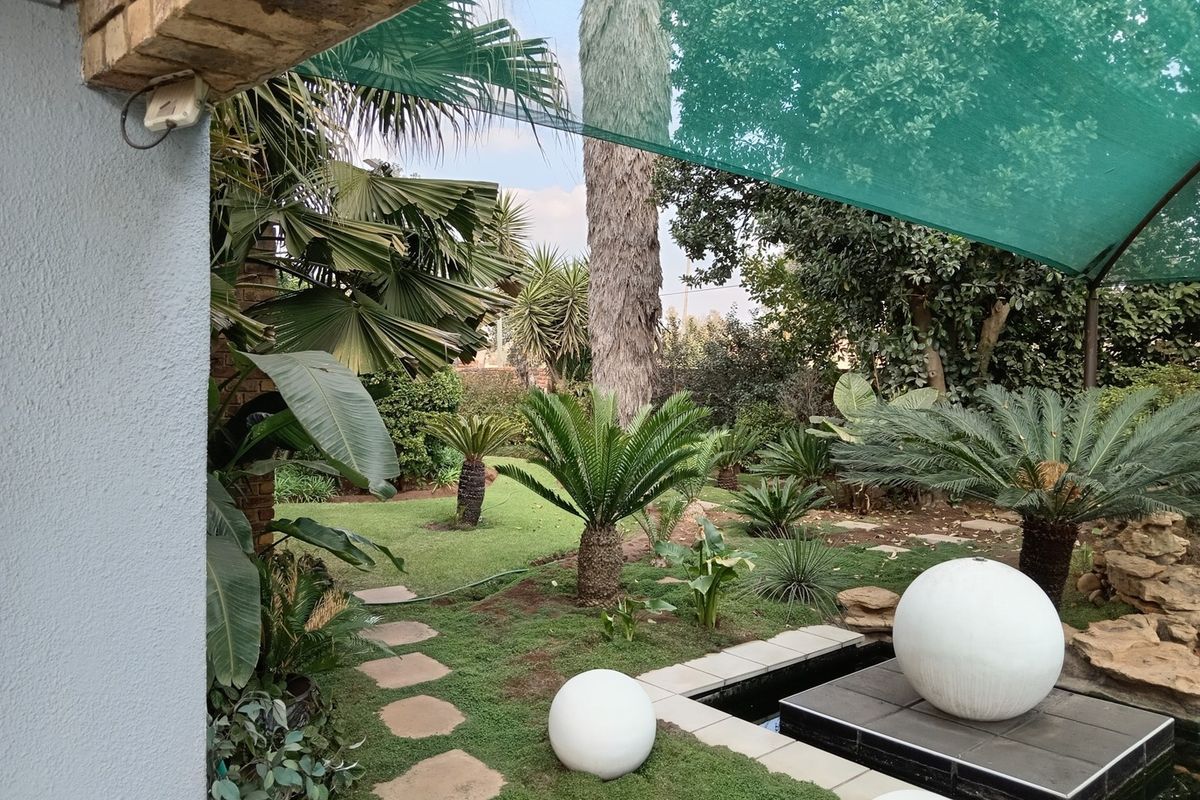 This is a move in and stay house! - Photo 5