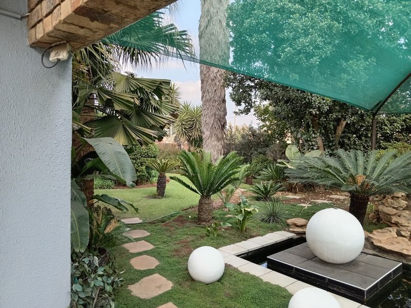 This is a move in and stay house! - Photo 5