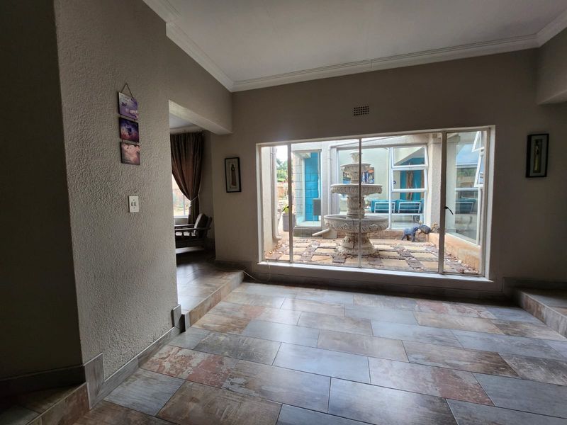 Searching for luxury living? - Photo 9