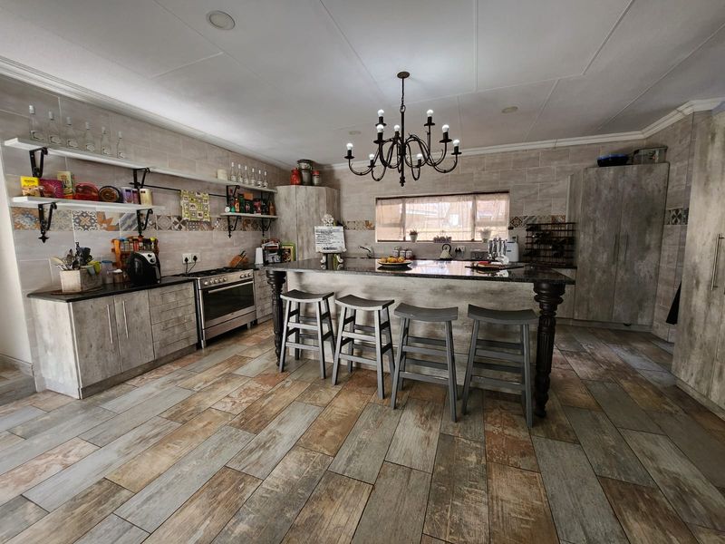 Searching for luxury living? - Photo 5