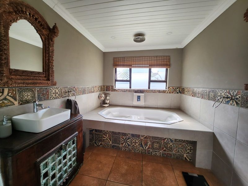 Searching for luxury living? - Photo 6