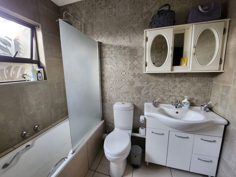 Searching for luxury living? - Photo 8