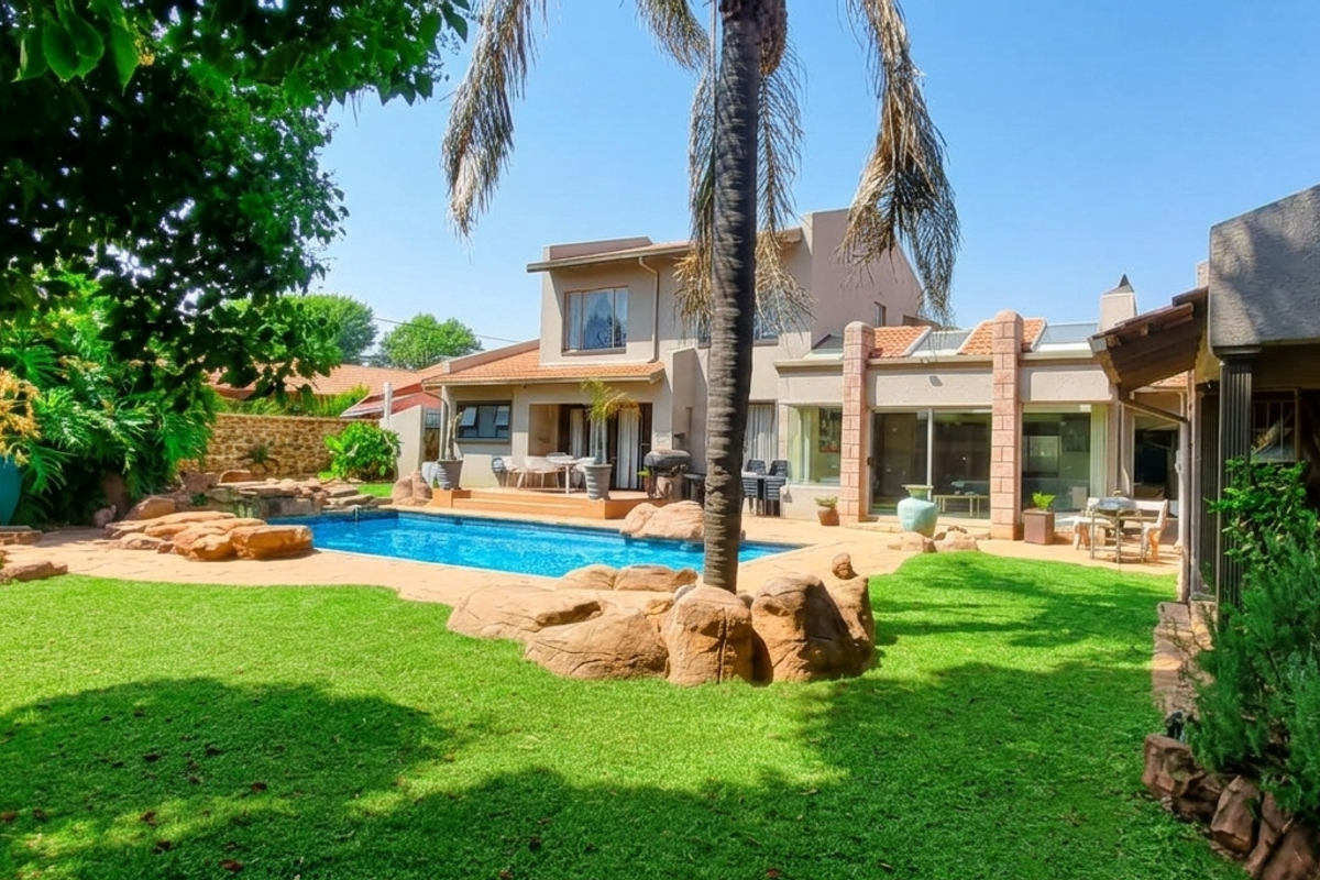 Searching for luxury living? - Photo 3