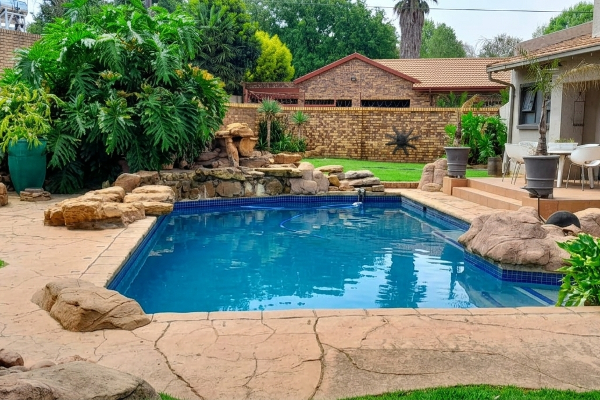 Searching for luxury living? - Photo 2