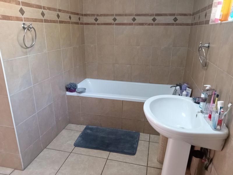 5 Bedroom home for sale in Presidents Dam - Photo 10