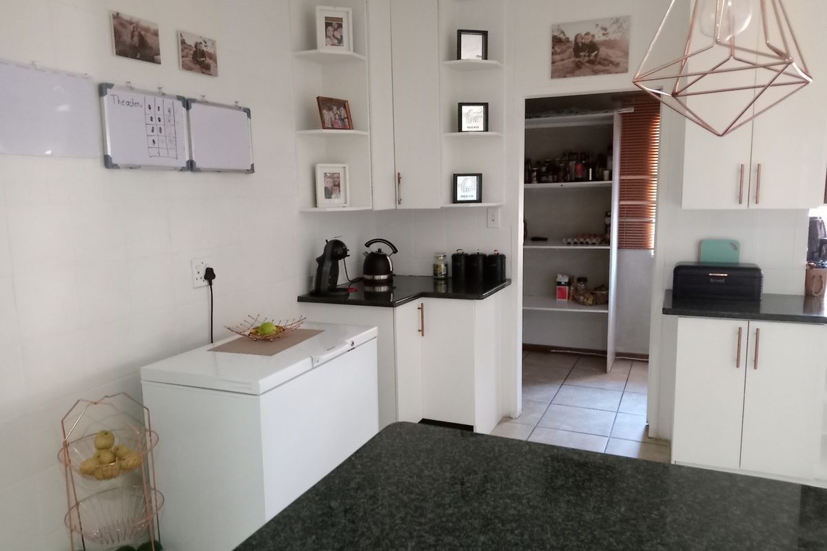 5 Bedroom home for sale in Presidents Dam - Photo 3