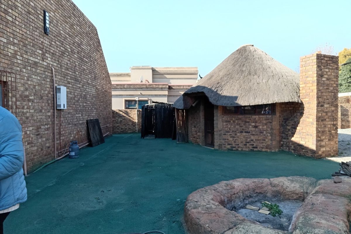 3 Bedroom home nestled in a secure neighborhood in New State Areas for sale - Photo 3