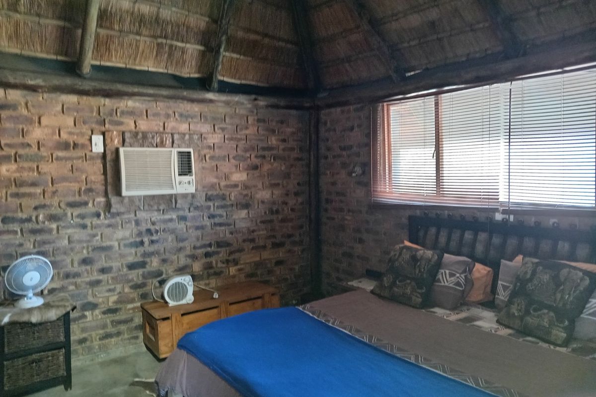 3 Bedroom home nestled in a secure neighborhood in New State Areas for sale - Photo 2