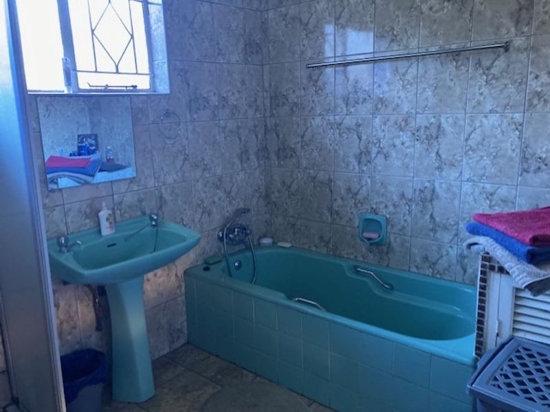 5 Bedroom double storey house for sale - Photo 8