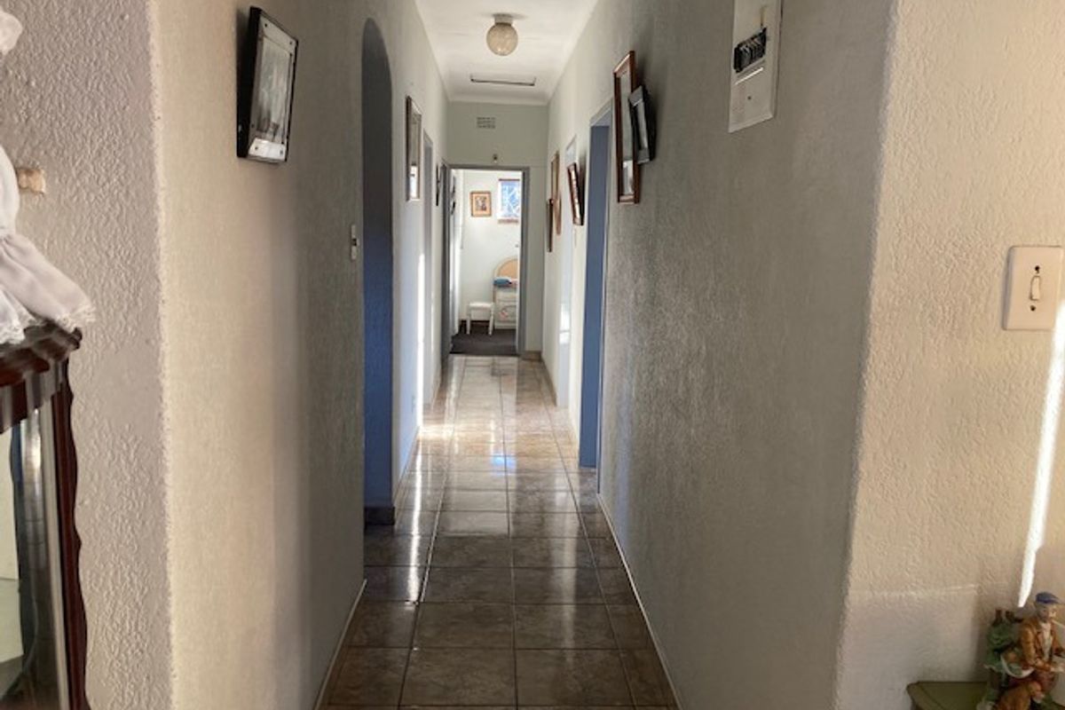 5 Bedroom double storey house for sale - Photo 5