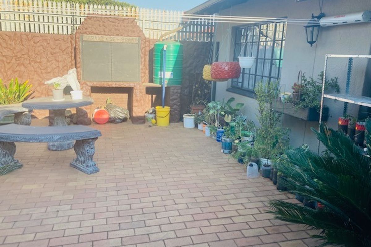 Welcome to this stunning 2 bedroom haven - Photo 3