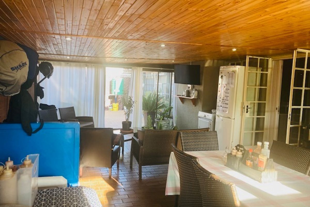 Welcome to this stunning 2 bedroom haven - Photo 5