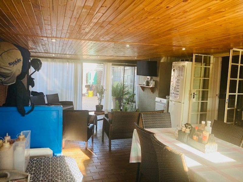 Welcome to this stunning 2 bedroom haven - Photo 5